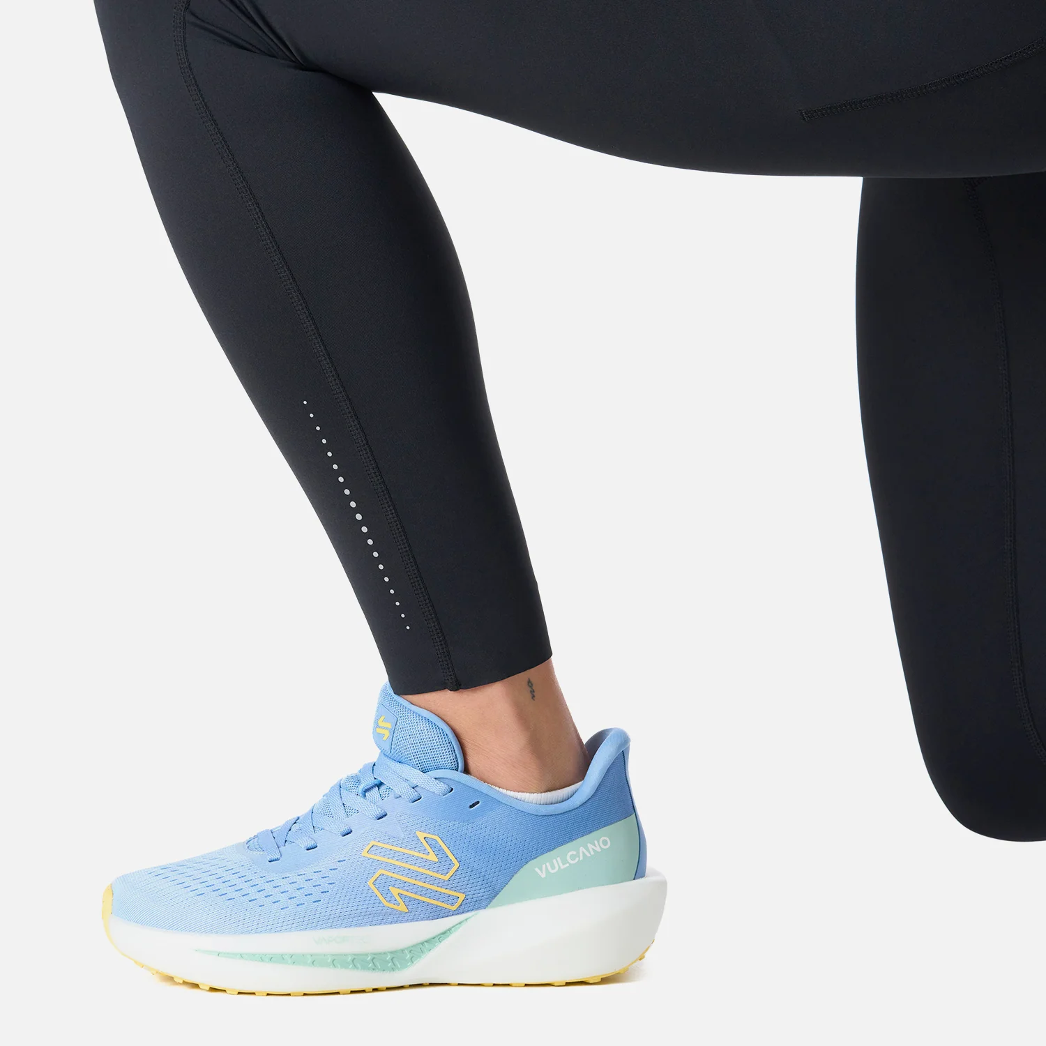 Calza Mujer Built To Move Compressive 7/8 Super High Rise Leggins Negro Vulcano - Image 7