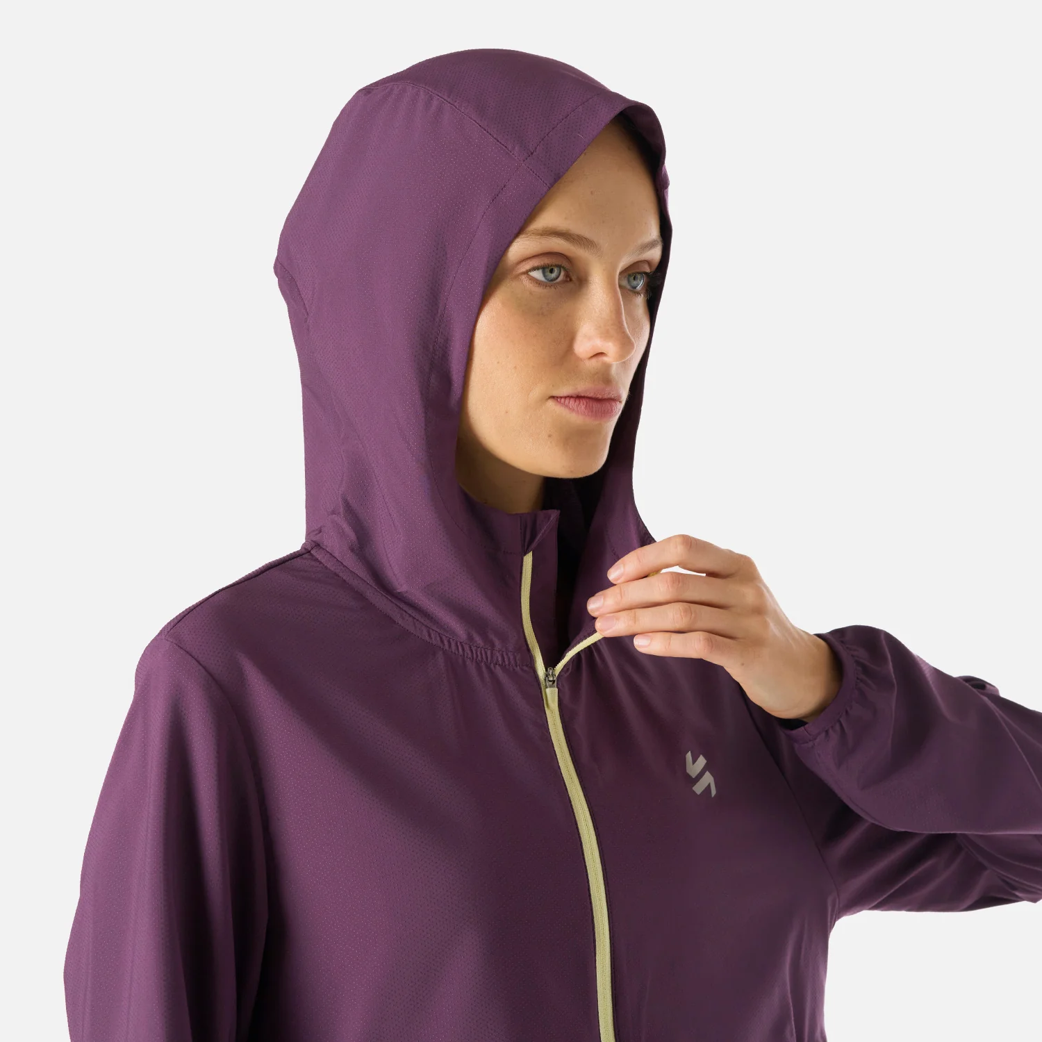 Chaqueta Mujer Built To Move Pro Windbreaker Jacket Morado Oscuro Vulcano - Image 5