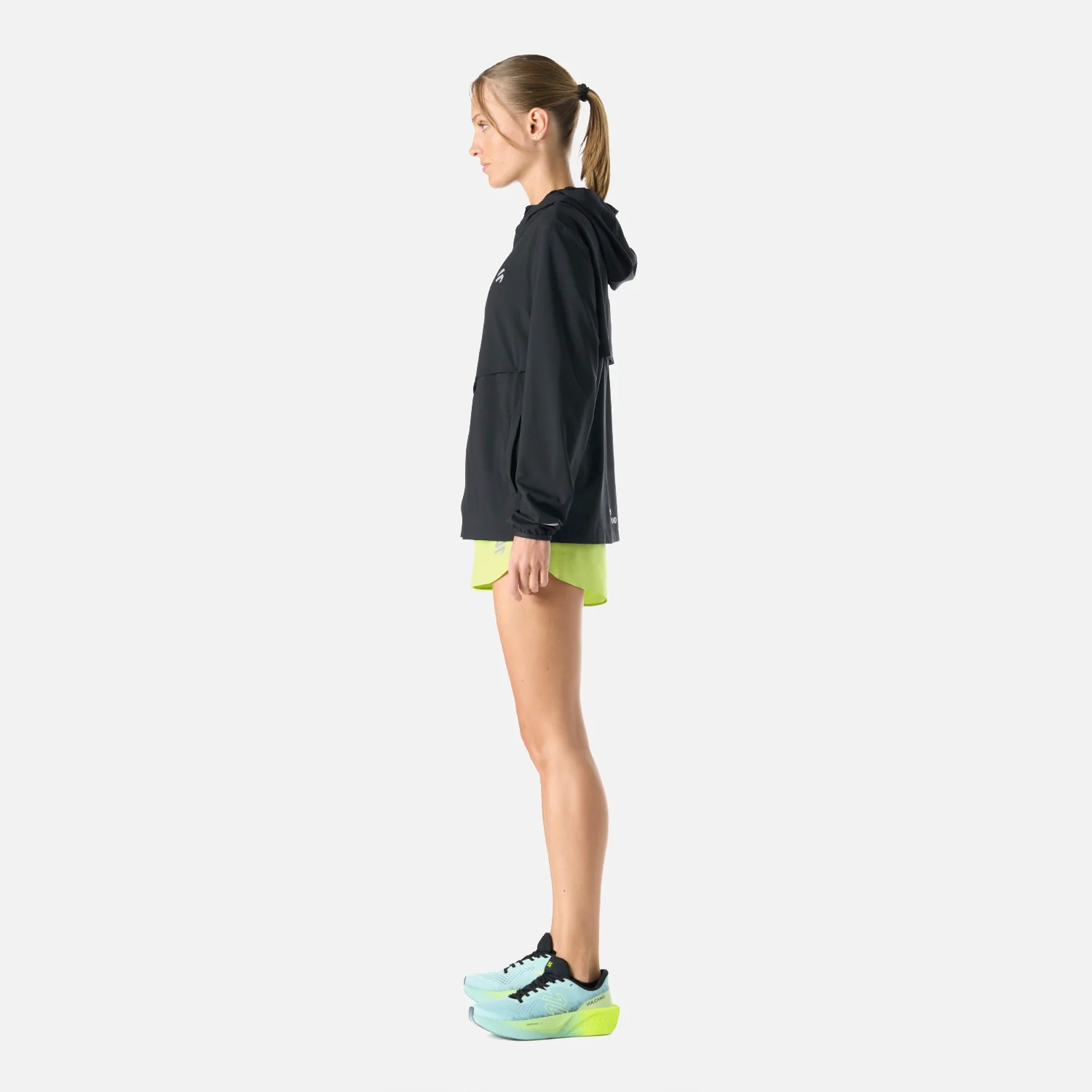 Chaqueta Mujer Built To Move Pro Windbreaker Jacket Negro Vulcano - Image 3