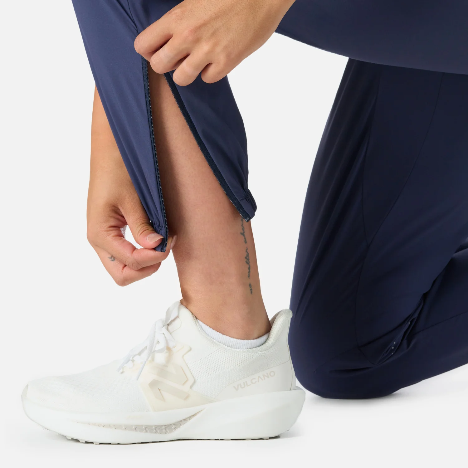 Pantalón Mujer Built To Move Pants Azul Marino Vulcano - Image 6