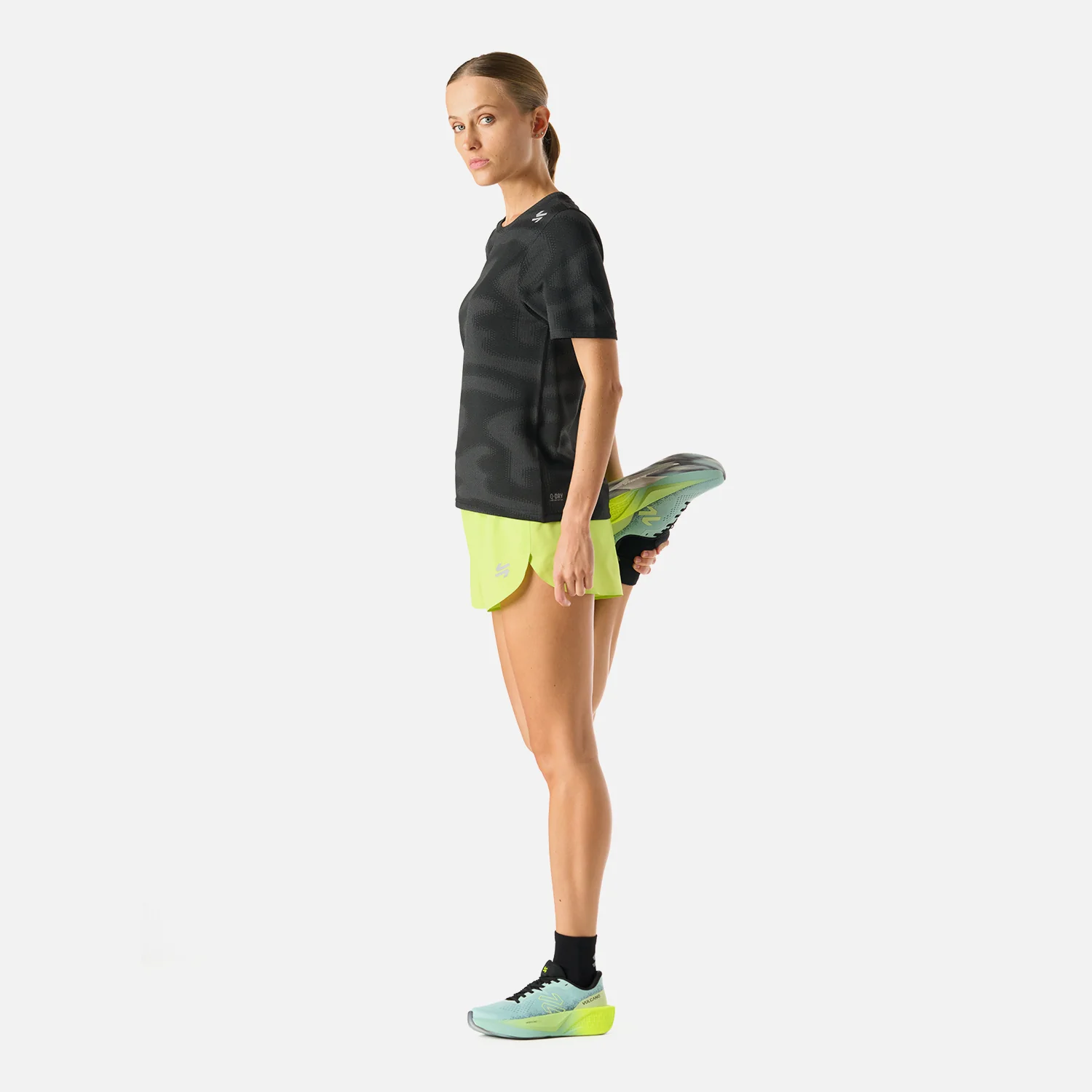 Polera Mujer Built To Move Pro T-Shirt Negro Vulcano - Image 3