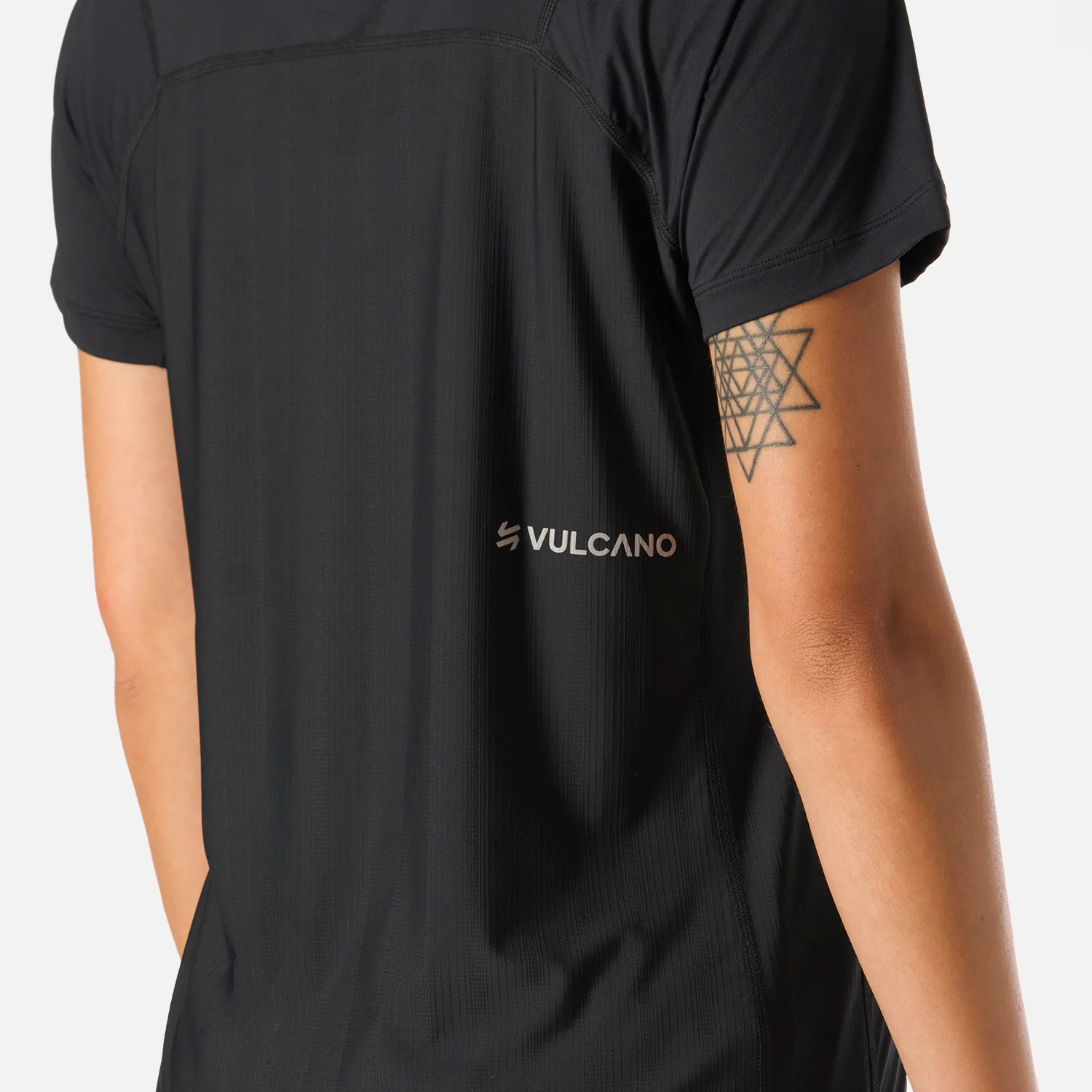 Polera Mujer Built To Move T-Shirt Negro Vulcano - Image 6