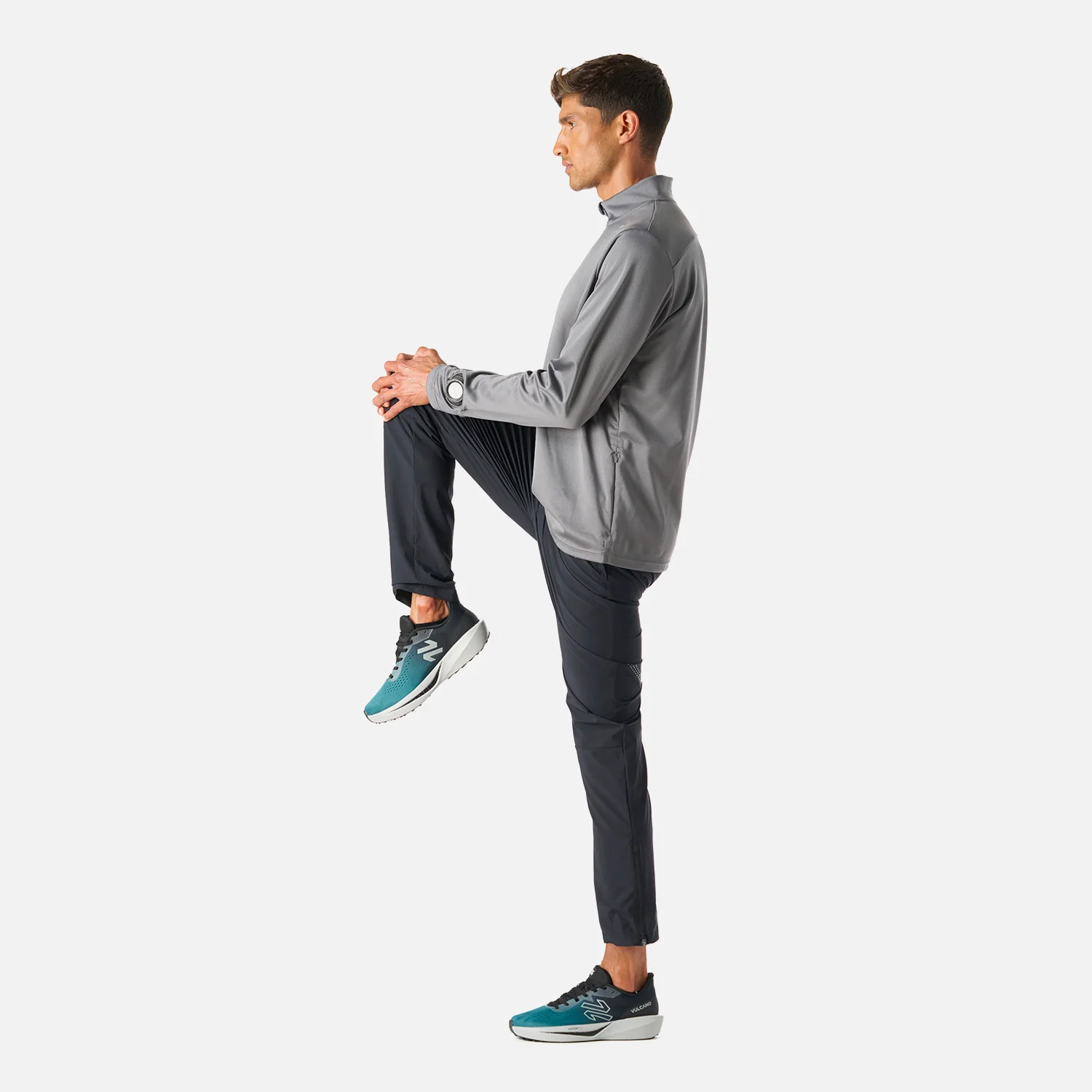 Polerón Hombre Built To Move 1/4 Zip Midlayer Gris Medio Vulcano - Image 3
