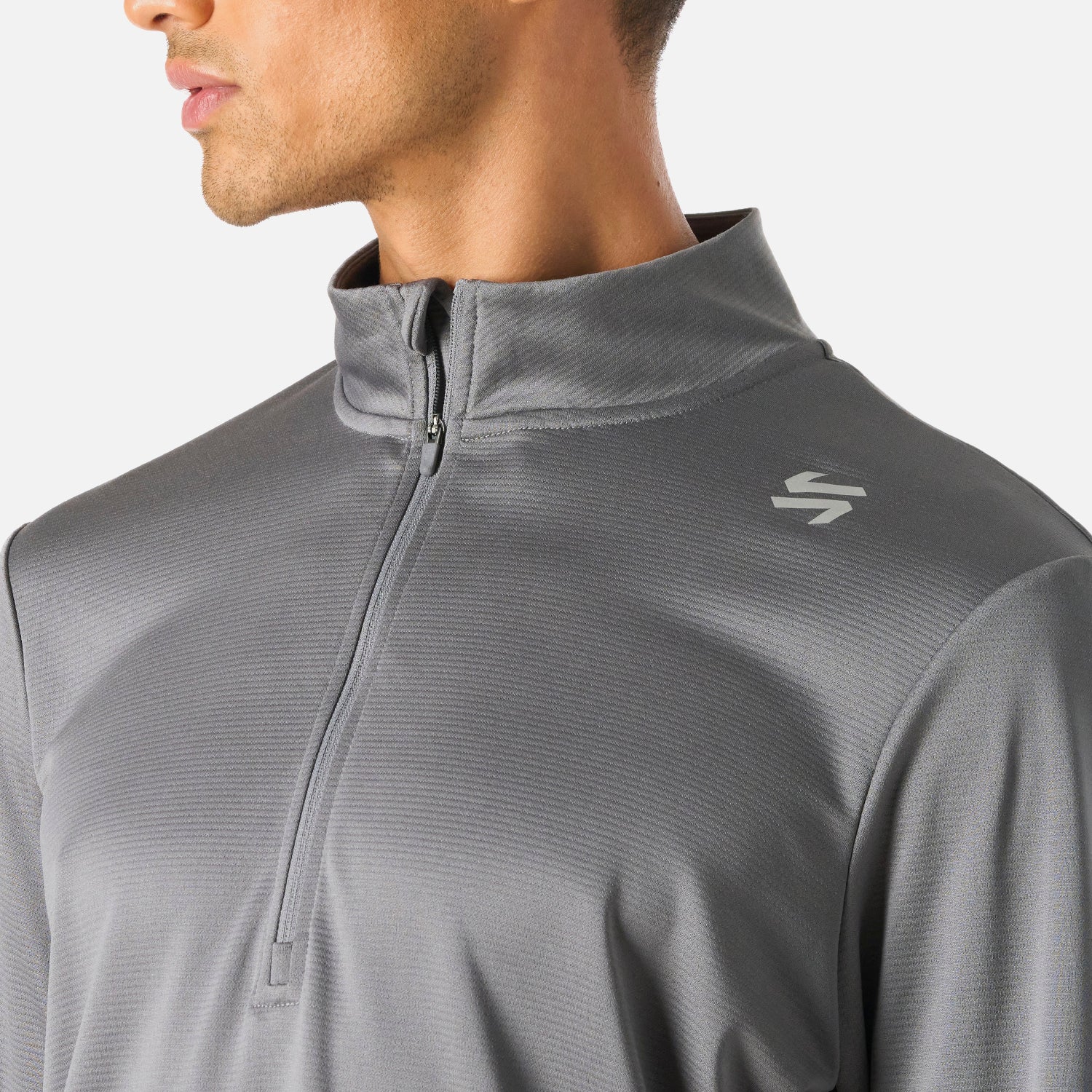 Polerón Hombre Built To Move 1/4 Zip Midlayer Gris Medio Vulcano - Image 5