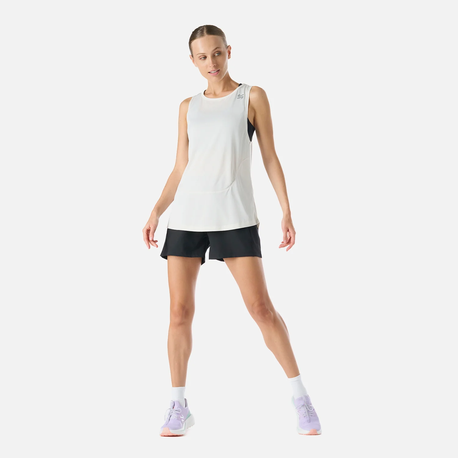 Shorts Mujer Built To Move 4" Shorts Negro Vulcano - Image 7