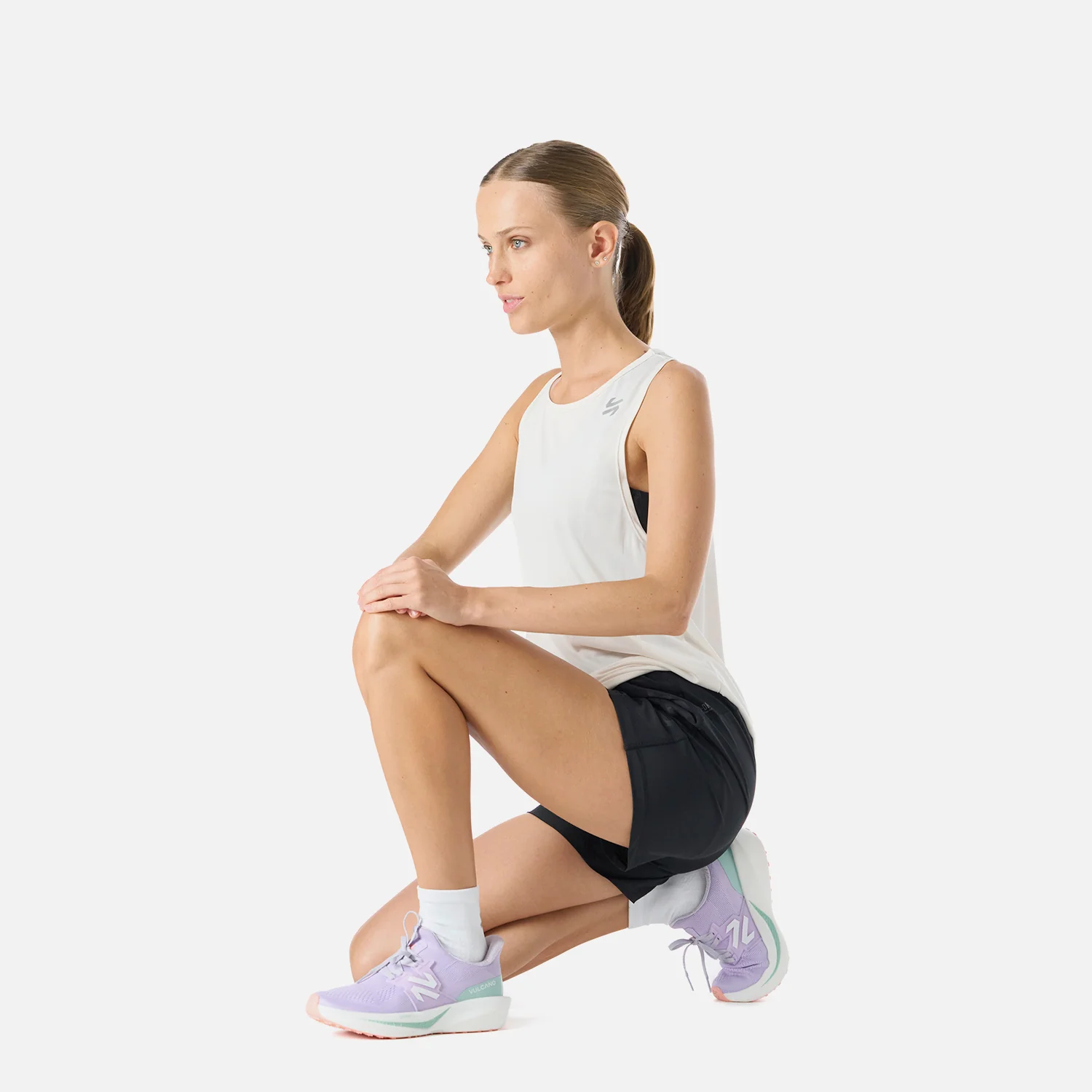 Shorts Mujer Built To Move 4" Shorts Negro Vulcano - Image 8